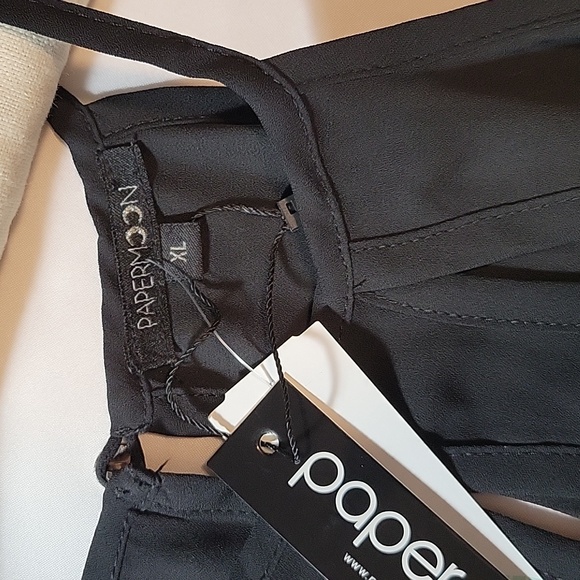 PAPERMOON, Walita, Cutout Detail V-Neck, Sleeveless Black Tank Blouse, XL - Picture 6 of 7